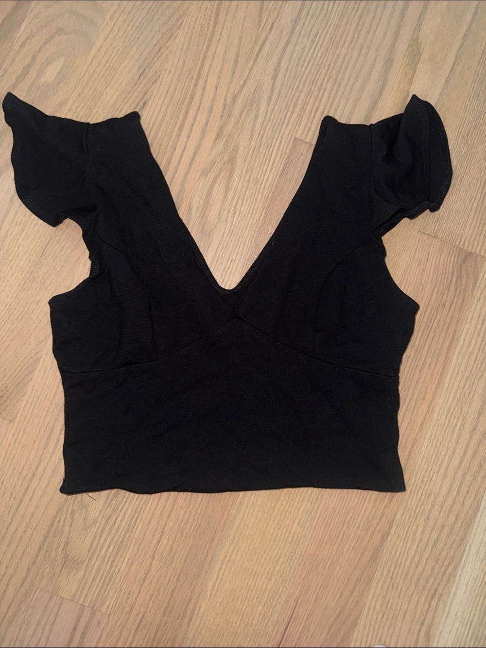 Lulu's Black V-Neck Ruffle Sleeve Crop Top